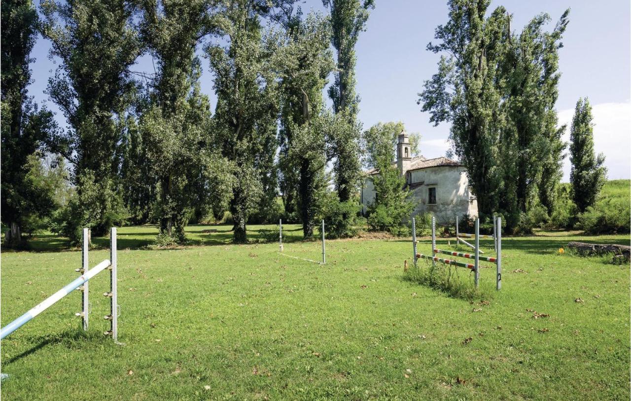 2 Bedroom Awesome Home In Taglio Di Po Ro Porto Viro Exterior foto