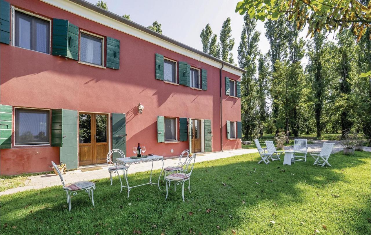 2 Bedroom Awesome Home In Taglio Di Po Ro Porto Viro Exterior foto